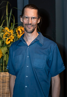 Portrait von Lucas Gross, Gewinner des Preis der Stiftung Alan C Harris und Else Harris 2025.