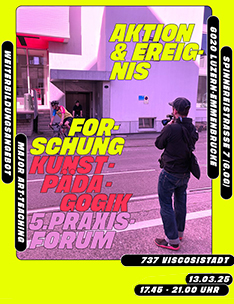 Visual 5. Kunstpädagogikforum - Neongelber Rahmen mit einem Foto des Eingangsbereichs der Hochschule Luzern - Design Film Kunst wo zwei Velofahrer aus dem Lift fahren und eine Person das ganze filmt.