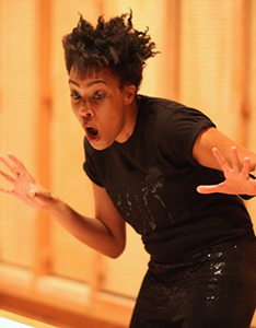 Portrait von Elaine Mitchener