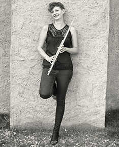 Portrait der Flötistin Susanne Peters. 