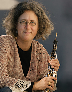 Portrait von Andrea Bischoff, der neuen Dozentin für Oboe an der HSLU Musik. 