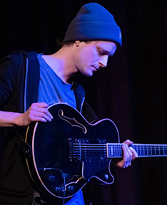 Portrait von Dave Gisler, neuer Dozent für Gitarre Jazz ab Studienjahr 2024/25.