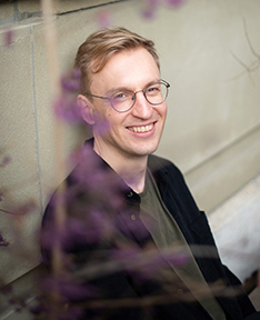 Portrait von Samuel Leipold, neuer Dozent für Gitarre Jazz ab Studienjahr 2024/25.