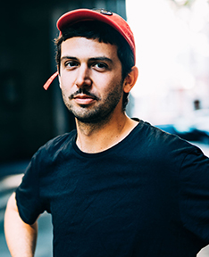 Portrait von Manuel Troller, neuer Dozent für Gitarre Jazz ab Studienjahr 2024/25.