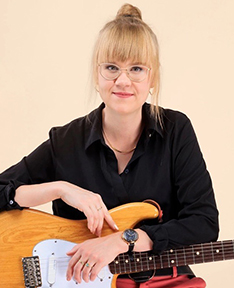 Portrait von Mareille Merck, neue Dozentin für Gitarre Jazz ab Studienjahr 2024/25.