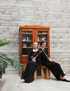 Das Fibonacci-Duo Marie Hasoňová (Geige) und Raluca Tihon (Flöte).