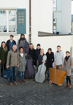 Das Volksmusik-Ensemble Alpinis mit Jodlerinnen. 