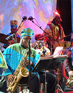 Das Sun Ra Arkestra während eines Konzertes. 