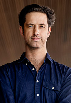 Portrait vom Komponisten Simon Steen Anderson. 