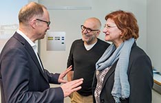 Martin Merki begrüsst Shpresa Spahiu und Bernard Wandeler