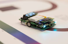 In der Vertiefung Automation & Embedded Systems entwickeln die Studierenden Mikrocontrollersysteme wie den MC Car sowie eigene elektronische Steuer- und Regelsysteme.