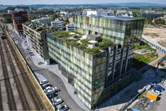 Die Studenten Simon Fuchs, Roger Hauswirth und Matthias Müller erstellten in ihrer Bachelor-Diplomarbeit «Energiekonzept für Quartiere und Areale am Beispiel Solar Decathlon» im Bereich Heizungs- und Energietechnik ein Konzept für das Smart Thermal Network.