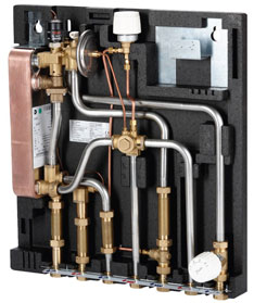 Im Rahmen ihrer Bachelor-Diplomarbeit «Regelqualität von Frischwasserstationen und Untersuchung der Ladezyklen von Speicherwassererwärmern» im Bereich Sanitärtechnik prüften die Studierenden Martina Schwarz und Stefan Reinhart eine Regelarmatur mittels einem Laborversuch auf seine Funktion und Betriebssicherheit.