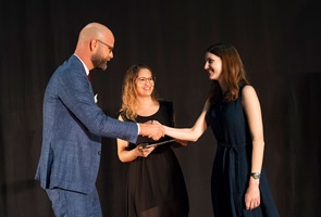 SDA Bachelor Award , Preisträgerinnen Lorena Adler und Selina Cadruvi, Diplomfeier 2019, Hochschule Luzern – Design & Kunst