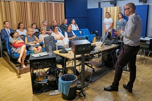 Besuch der WBK: Präsentation im Tonstudio und im Foley-Raum durch Thomas Gassmann, Dozent für Sound Design im Bachelor Animation.