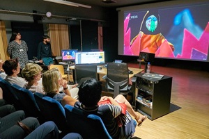 Besuch der WBK: Präsentation im Tonstudio und im Foley-Raum durch Thomas Gassmann, Dozent für Sound Design im Bachelor Animation.