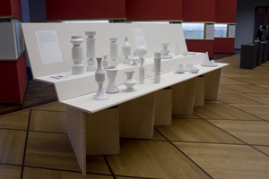 Ausstellung der Zusammenarbeit mit Linck Keramik auf der Grassimesse 25. - 27.10.2013, Grassi Museum für Angewandte Kunst, Leipzig. Szenografie: Christian Horisberger