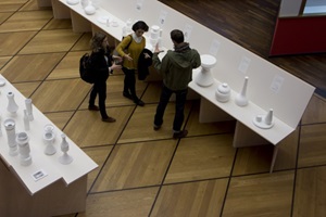 Ausstellung der Zusammenarbeit mit Linck Keramik auf der Grassimesse 25. - 27.10.2013, Grassi Museum für Angewandte Kunst, Leipzig. Szenografie: Christian Horisberger