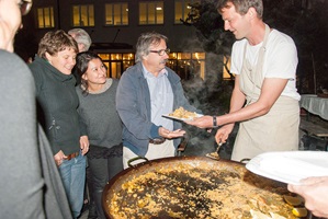 Traditionelles Paella-Essen zum Semesterbeginn