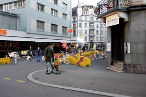 Robbenbank – The interweaving of bicycles and people in public space. Jonas Zahno (OD), David Zuber (OD), Simone Kuhn (TX)