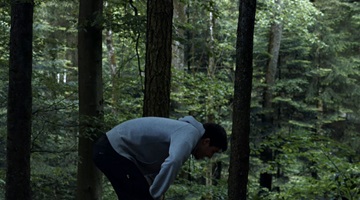 Mann im Wald