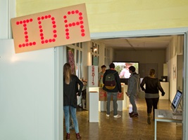 Eingang zur IDA Ausstellung