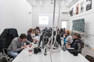 Computerraum, Infrastruktur des Bachelor Animation der Hochschule Luzern – Design & Kunst, Foto: Raisa Durandi