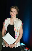 Fiona Tobler aus St. Gallen (Bachelor Materialdesign) gewann einen Sonderpreis der zeugindesign-Stiftung.
