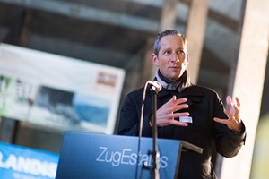 René Hüsler, Direktor des Departements Informatik, betonte die Synergien bei der gemeinsamen Nutzung der Infrastruktur. Foto: Hans Galliker