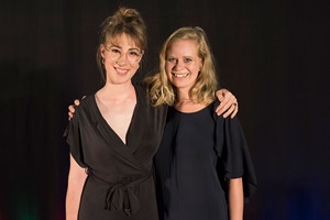 Félice Voigt und Jana Zürcher erhielten den Bachelor Award 2018 der Swiss Design Association (SDA) für «Trouvé». Bild: Priska Ketterer