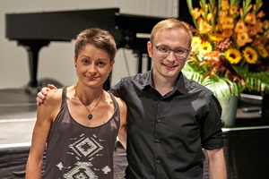 Die beiden Preisträger des Strebi-Gedenkpreises 2019: Nadia Zobrist (Bachelor of Arts in Music, Profil Jazz) und Samuel Cueni (Bachelor of Arts in Music, Profil Klassik). (Foto: Ingo Höhn)