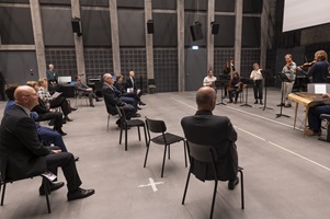 Auftritt des Volksmusik-Ensembles Alpinis zusammen mit den Dozierenden Nadja Räss und Andreas Gabriel. (Bild: HSLU / Priska Ketterer)