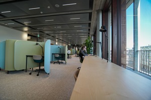 In den Stockwerken drei bis fünf gibt es viel Platz zum lernen, sich austauschen und verweilen.