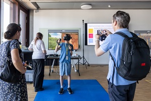 Kind mit VR-Brille