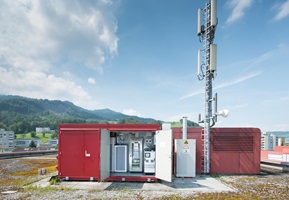 Brennstoffzellen sichern die Notstromversorgung der Antenne auf dem Dach der Hochschule Luzern – Technik & Architektur.