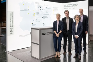 v.l.n.r. Brigitte Christen (XUND), Jürgen Stremlow (Geschäftsführer), Dorothee Guggisberg (HSLU), Stefan Boes (Universität Luzern)