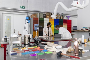Pigments, binding agents and image carriers - in the Studio for Colours of the Lucerne School of Art and Design, colour can be perceived with all senses.