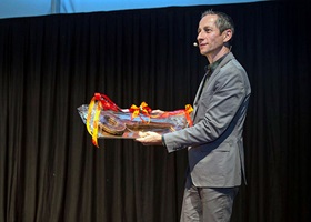 René Hüsler mit dem goldenen Schlüssel zum Start des Departements