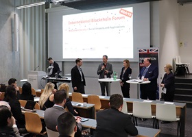Podiumsdiskussion zur Departementseröffnung