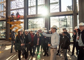 Ortsbegehung auf der Baustelle Suurstoffi