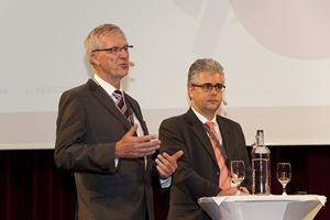Podiumsdiskussion-Teilnehmer, Dr. Günter Karjoth und Dr. Patrick Dümmler.