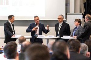 Podiumsdiskussion zum Thema «Kommt bald die Disruption im Digital Finance aus Asien?»