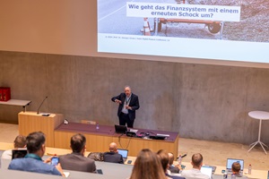 Prof. Dr. Georges Grivas referiert zum Thema „Digital Finance Trends und Entwicklungen“