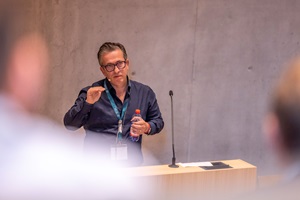 Spiros Margaris referiert zum Thema  «How AI Changes the Rules of the Finance Game».