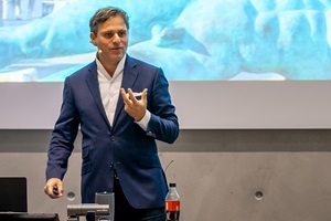 Dr. Pascal Kaufmann, Unternehmer und Gründer von Starmind und CEO von Mindfire, sprach als Keynote-Speaker zum Thema «The Rise of the Cyborgs – When Data is not enough».