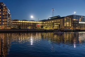 Ostfold University College Hafen bei Nacht