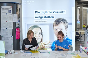 Welcome Desk der World Robot Olympiad an der Hochschule Luzern – Informatik