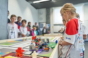 Teilnehmer/innen der World Robot Olympiad in Rotkreuz