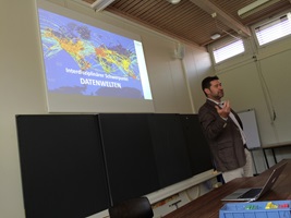 Marcel Altherr stellt den interdisziplinären Schwerpunkt Datenwelten vor.