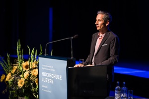 Direktor Prof. Dr. René Hüsler